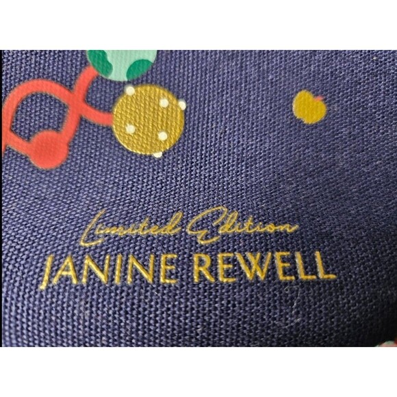 Kiehl's Makeup Bag - Picture 3 of 4